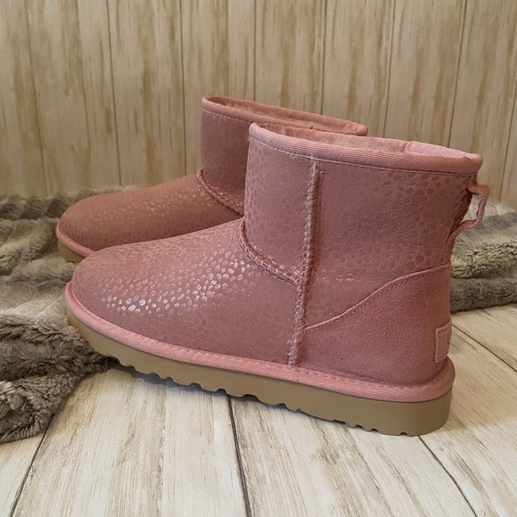 UGG PINK SNOW LEOPARD BOOTS NWOT - Picture 2 of 4